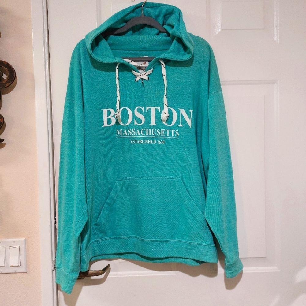 TOO COOL "BOSTON MASSACHUSETTS "GRAPHIC MENS HOODIE